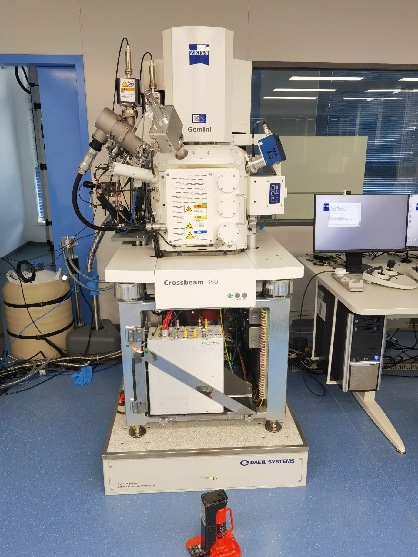 ZEISS FIB-SEM Crossbeam350 DVIA-M1000 (240920R1) Installation Report