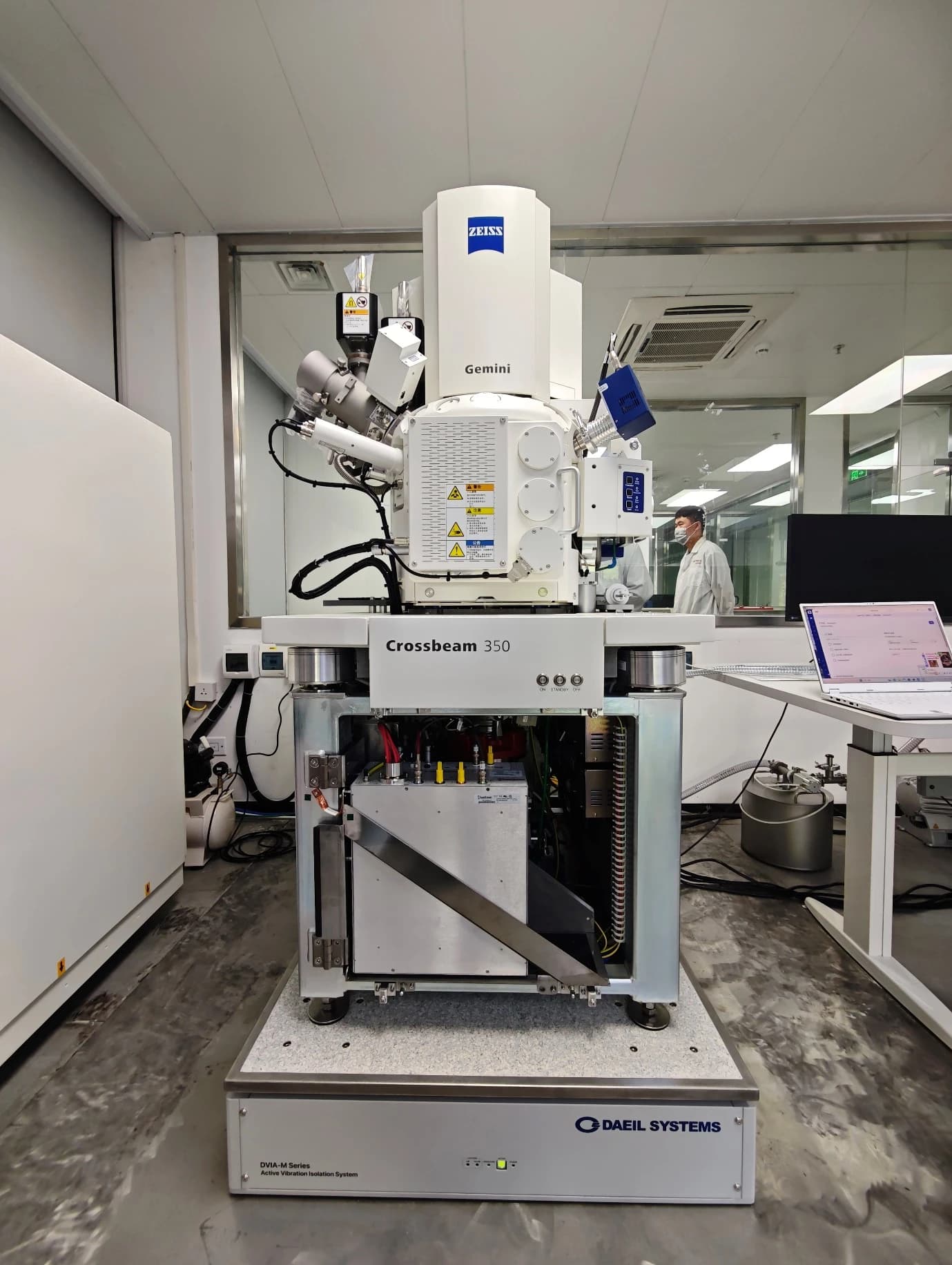 ZEISS FIB-SEM Crossbeam350 DVIA-M1000 (241011R4) Installation Report