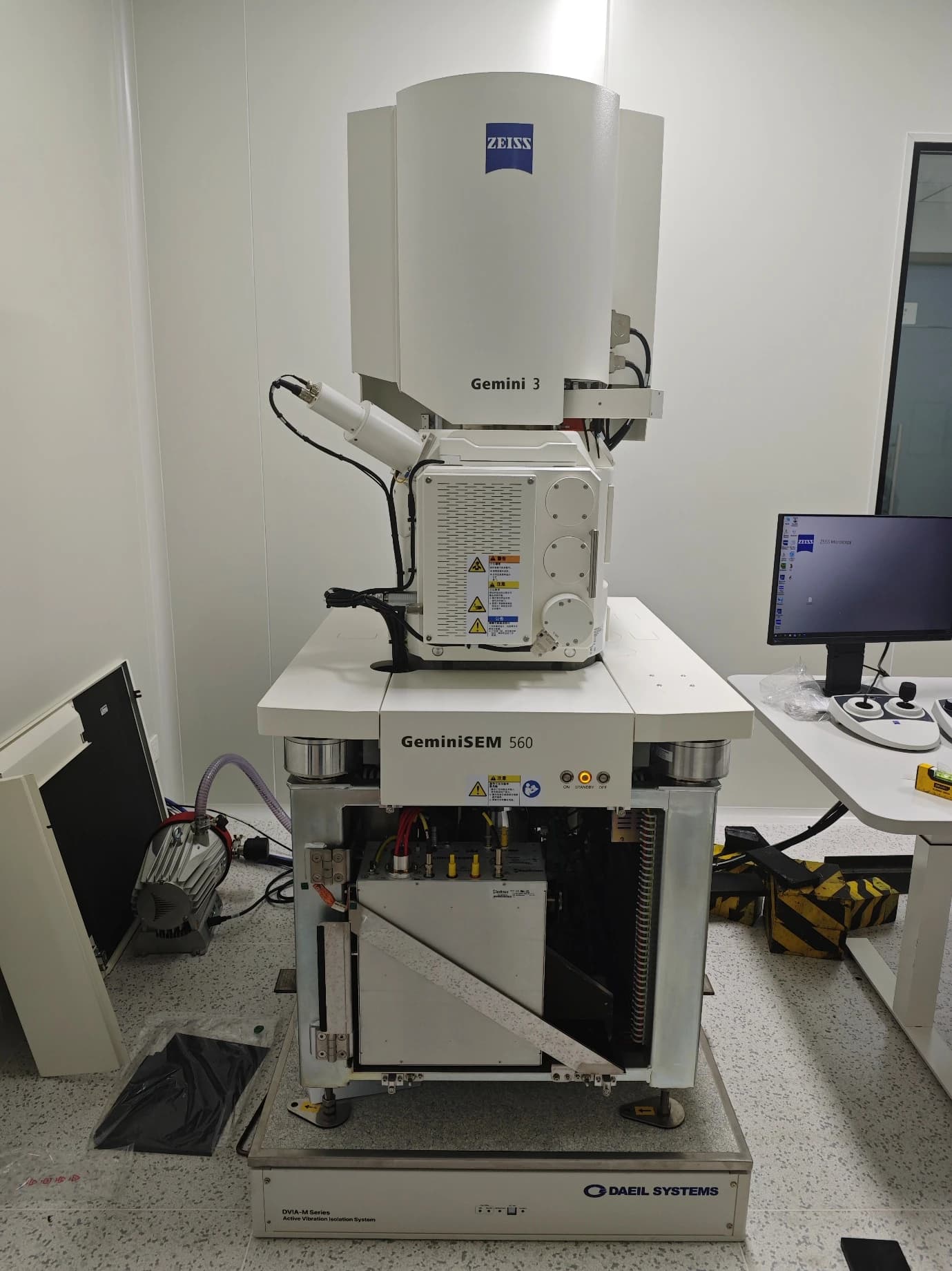 ZEISS GeminiSEM 560 FE-SEM DVIA-MB1000 (250714R3) Installation Report