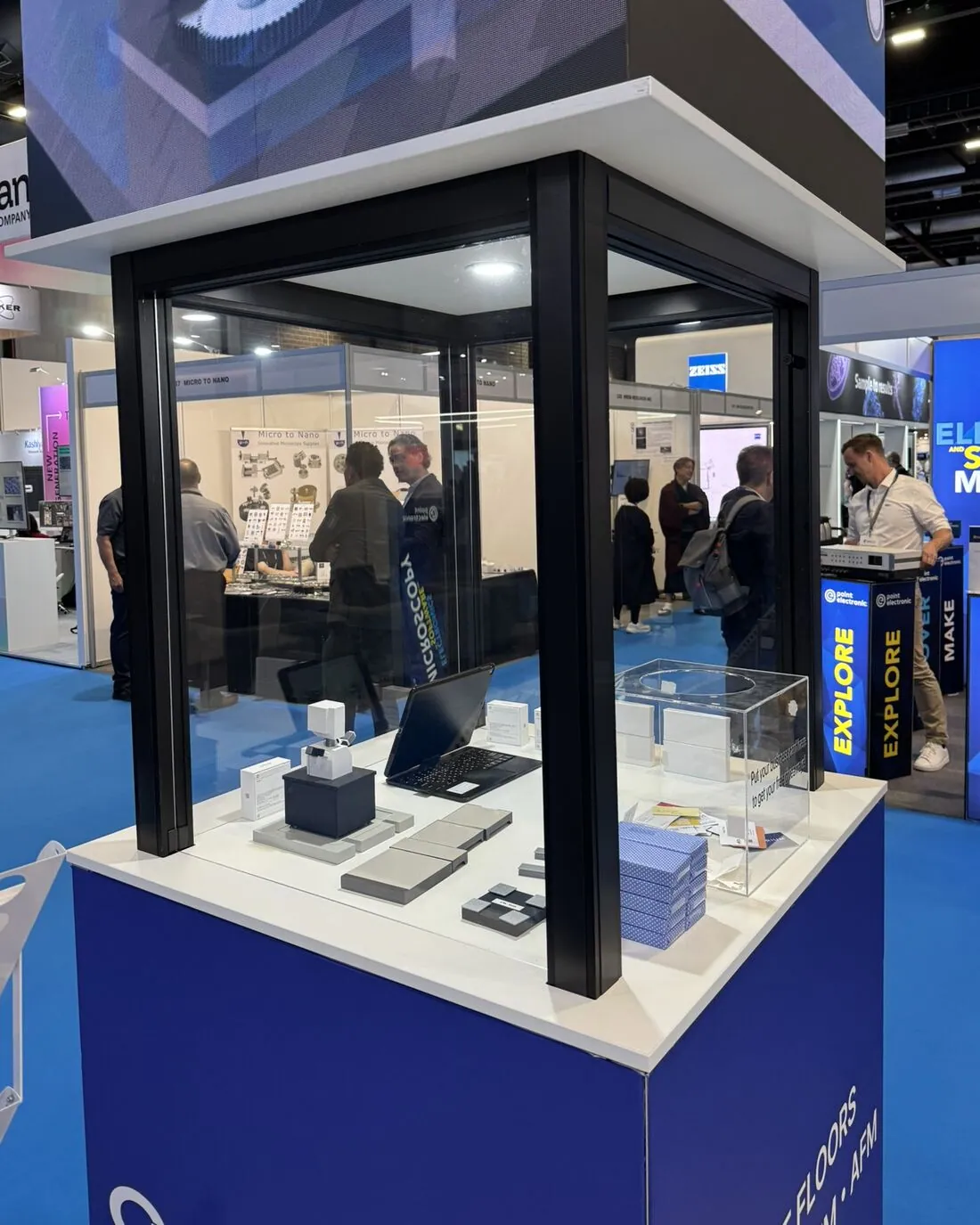 Showcase holding instrument models, samples and QR codes