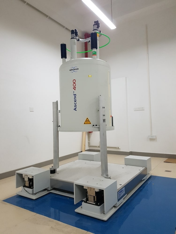 BRUKER-NMR